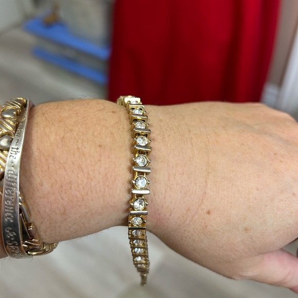 4/$100 rhinestone Elegant Gold and Silver Bracelet 7 inches 😎 - Picture 1 of 7